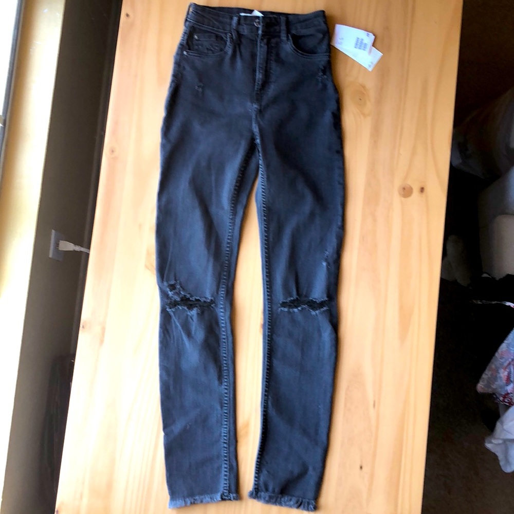 Size 32 (0) H&M skinny jeans. Never worn.